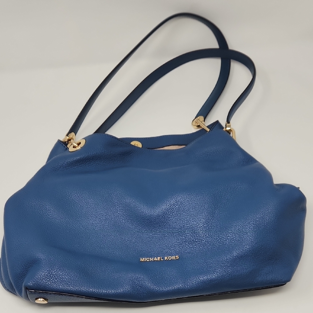 Michael Kors Blue Shoulder Bag with Luxurious Leather Finish